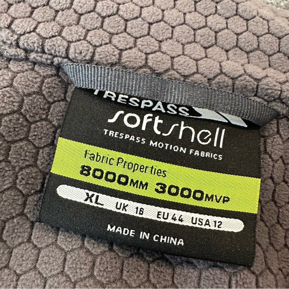 Trespass Softshell Ski Jacket With Removable Hood. - image 8